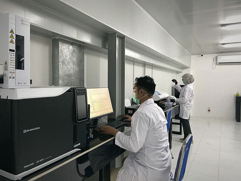 Gas chromatograph Shimadzu di lab R&D